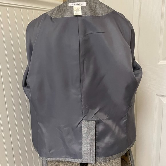 david n grey linen suit with jacket and mid-calf pants, size 12 - Picture 5 of 12